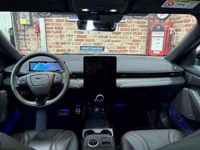 Ford Mustang Mach-E Mustang Mach-E 374cv 99Kw/h AWD RANGE PREMIUM (2024) - Photo 4