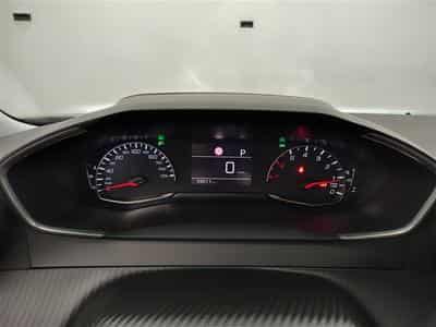 Peugeot 2008 1.2 PureTech Active Pack EAT8/NAVI/JA/PDC (2022) - Photo 9