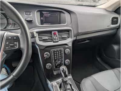 Volvo V40 D3 150 CH BOITE AUTOMATIQUE (2018) - Photo 6