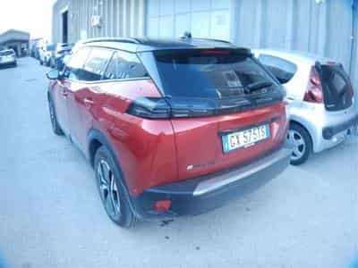 Peugeot E-2008 GT (2025) - Photo 3