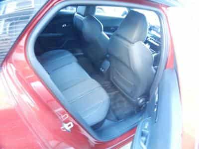 Peugeot E-2008 GT (2025) - Photo 5