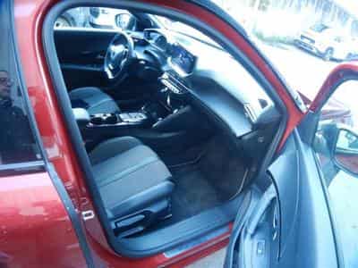 Peugeot E-2008 GT (2025) - Photo 6