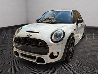 Mini Cooper S 5 portes (2016) - Photo 1