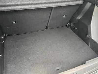 Peugeot 2008 1.2 HYBRID 145 STYLE E-DCS6 (2025) - Photo 13