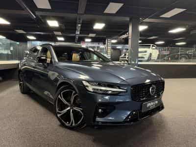 Volvo V60 ULTIMATE B4 B&W *TO (2024) - Foto 1