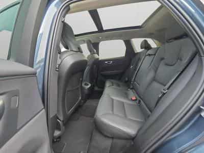 Volvo XC60 B4 Plus Dark / Essence (2023) - Photo 13