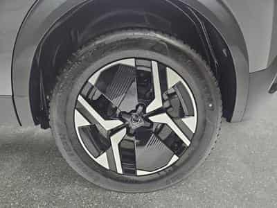 Peugeot 2008 1.2 Hybrid 145 E-DSC6 GT (2025) - Photo 6