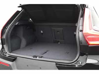 Volvo XC40 2.0 B4 MHD 197 Black Edition (2026) - Photo 10