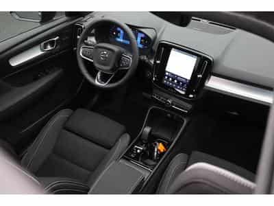 Volvo XC40 2.0 B4 MHD 197 Black Edition (2026) - Photo 12