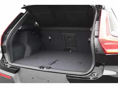 Volvo XC40 2.0 B4 MHD 197 Black Edition (2026) - Photo 10