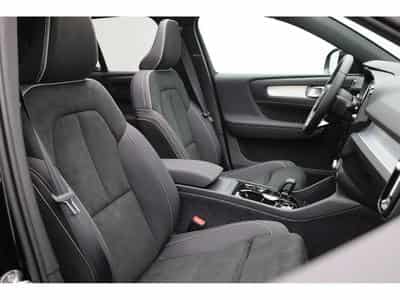 Volvo XC40 2.0 B4 MHD 197 Black Edition (2026) - Photo 14