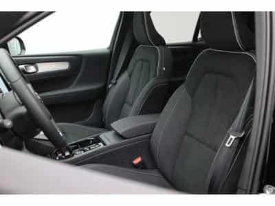 Volvo XC40 2.0 B4 MHD 197 Black Edition (2026) - Photo 7