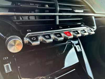 PEUGEOT 2008 1.2 Hybrid 145ch GT e-DCS6 (2025) - Photo 8