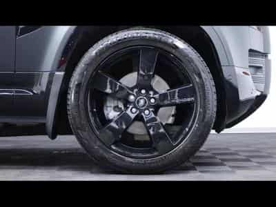 Land-Rover Defender 110 D250 xDynamic SE (2025) - Photo 10