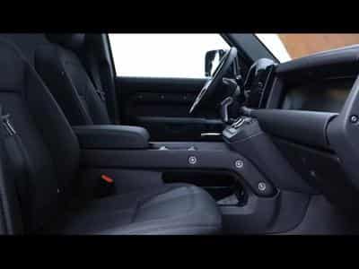 Land-Rover Defender 110 D250 xDynamic SE (2025) - Photo 11