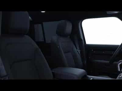 Land-Rover Defender 110 D250 xDynamic SE (2025) - Photo 12