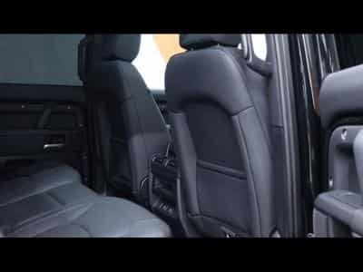 Land-Rover Defender 110 D250 xDynamic SE (2025) - Photo 13