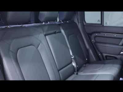 Land-Rover Defender 110 D250 xDynamic SE (2025) - Photo 14