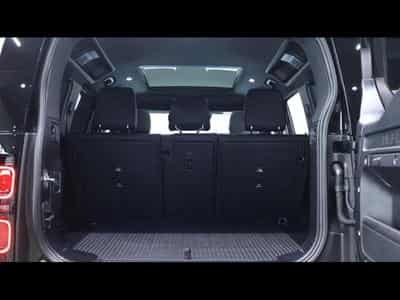Land-Rover Defender 110 D250 xDynamic SE (2025) - Photo 7