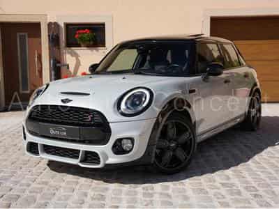 Mini Cooper S 5 portes (2016) - Photo 1