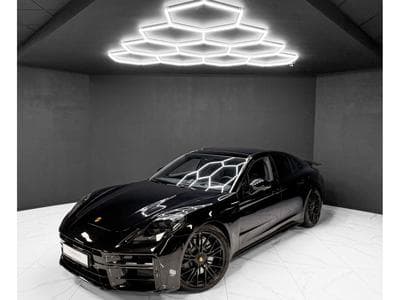 Porsche Panamera 4.0 V8 GTS / 5 SEATS / FULL (2025) - Photo 1