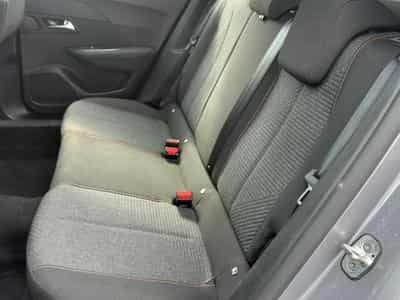 Peugeot 2008 1.2 HYBRID 145 STYLE E-DCS6 (2025) - Photo 11