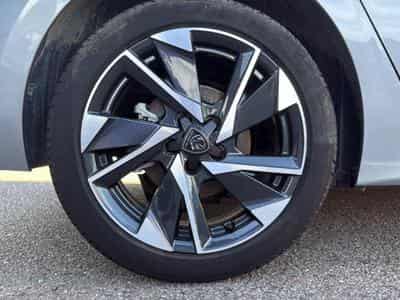 Peugeot 308 1.5 BLUEHDI 130 ALLURE EAT8 (2025) - Photo 6