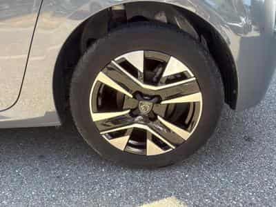 Peugeot 208 1.2 100 ALLURE (2025) - Photo 12
