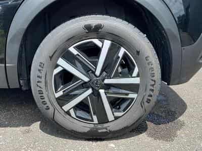 Peugeot 2008 1.2 HYBRID 145 STYLE E-DCS6 (2025) - Photo 9