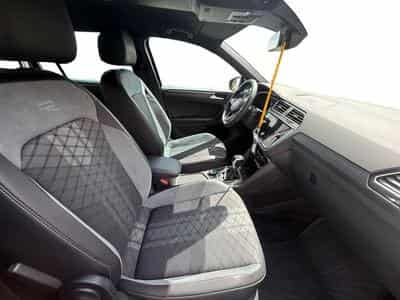 VW Tiguan Tiguan R-Line 4Motion, AHK, DCC, Stnd.-Hzg., 19" (2021) - Foto 13