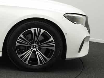 Mercedes E 200 Avantgarde LED+Kamera+Totw+MBUX (2025) - Foto 8