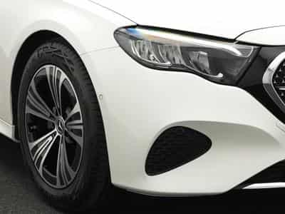 Mercedes E 200 Avantgarde LED+Kamera+Totw+MBUX (2025) - Foto 9
