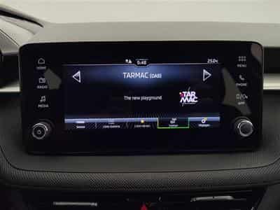 Skoda Fabia 1.0i Selection CARPLAY / FULL LED / KEYLESS / PDC AR (2026) - Foto 11