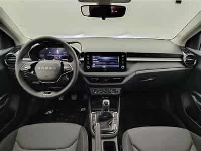Skoda Fabia 1.0i Selection CARPLAY / FULL LED / KEYLESS / PDC AR (2026) - Foto 8