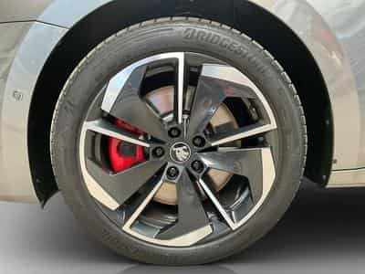 Skoda Octavia RS+DSG+SUEDIA+AHK+Pano+360+Head.up (2025) - Photo 8