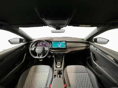 Skoda Octavia Sportline+DSG+Standh.+LM18+AHK+P.Light&View (2025) - Foto 2