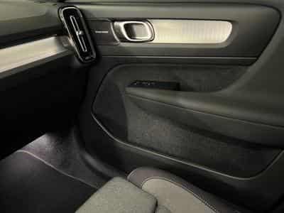 Volvo XC40 Black-Edition Plus (2025) - Photo 12