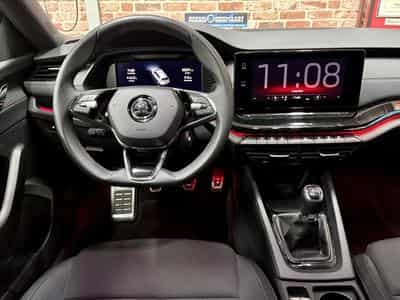 Skoda Octavia Octavia Combi 2.0 TDi 150cv SPORTLINE (2023) - Photo 4