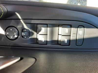 Peugeot 208 1.2 PureTech Hýbrid 110 E-DSC6 GT (2026) - Photo 13