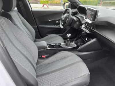 Peugeot 2008 1.2 100 Pure Tech Allure Camera 360 Keyless i-Cockpit (2025) - Photo 10