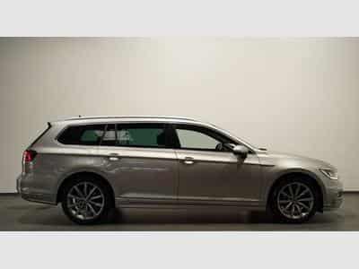 VW Passat Variant R Line 4M *2.HD *ACC *Massage * (2017) - Photo 4