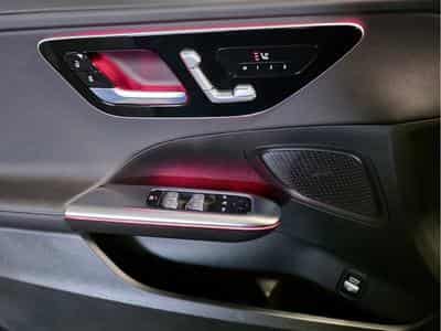 Mercedes C 180 AMG LINE PANO CUIR NAVI 1 HAND (2025) - Photo 11
