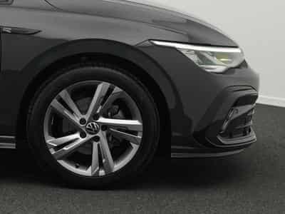 VW Golf VIII 1.5 eTSI R-Line (2024) - Photo 8