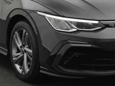 VW Golf VIII 1.5 eTSI R-Line (2024) - Photo 9