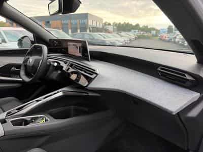 Peugeot 5008 HYBRID 145 ALLURE E-DCS6 (2025) - Photo 13