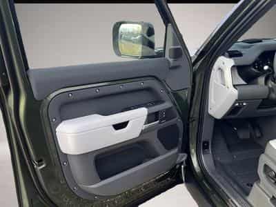Land-Rover Defender (2026) - Photo 8
