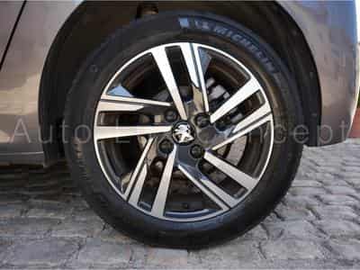 Peugeot 208 1.2 PureTech 100 S&S Allure Pack (2022) - Photo 15