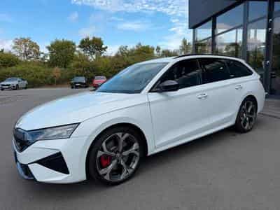 Skoda Octavia Octavia Kombi 2.0TSI RS 19" Virtual Facelift ACC (2024) - Photo 1
