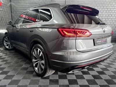 VW Touareg R-Line 4Motion 3.0 TDI 231 CV *PANO *MATRIX* 360° * ATTELAGE (2022) - Photo 4
