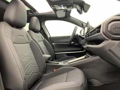 Jeep Avenger 1.2 Turbo T3 110 ch e-Hybrid BVR6 Summit (2026) - Foto 9